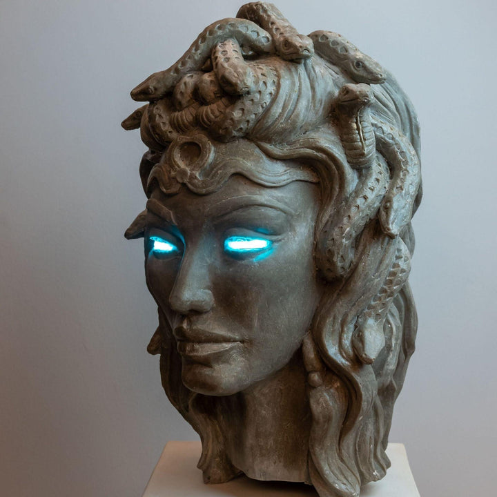 Medusa Sculpture - vinterro