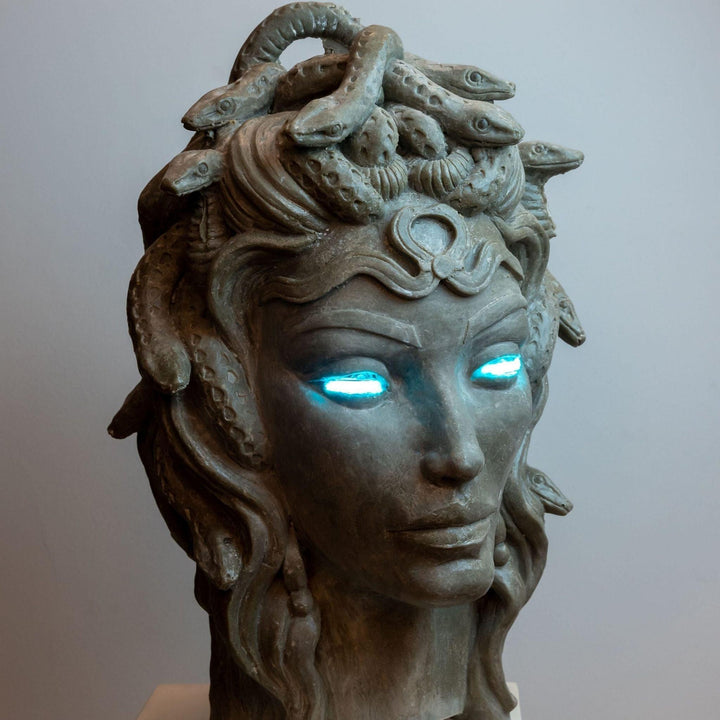 Medusa Sculpture - vinterro