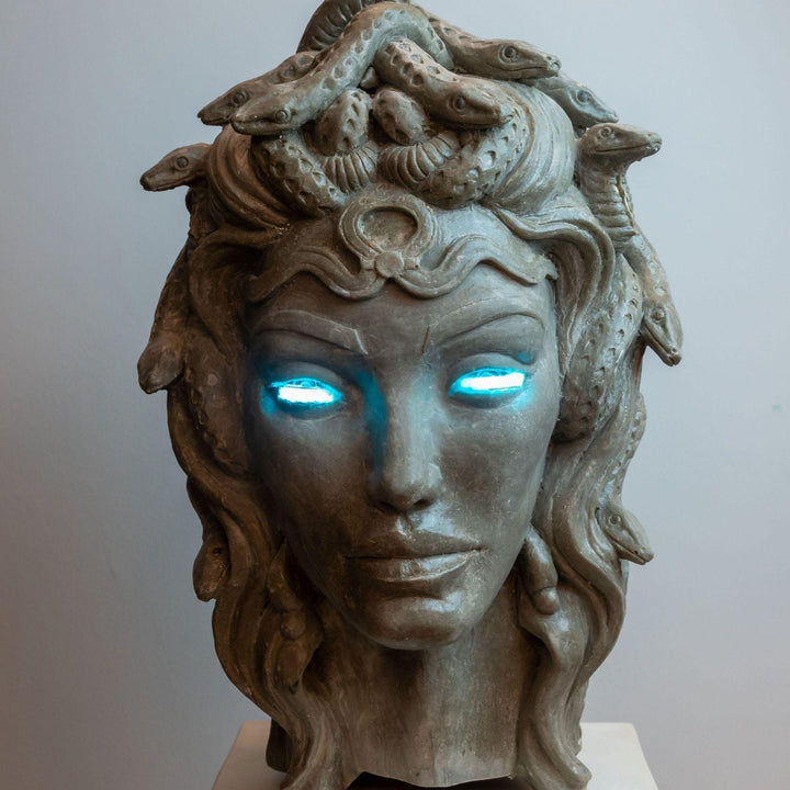 Medusa Sculpture - vinterro