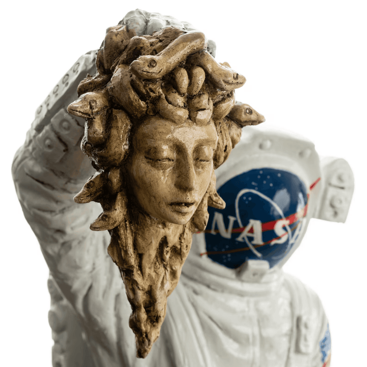 Design Medusa Astronaut Sculpture - vinterro