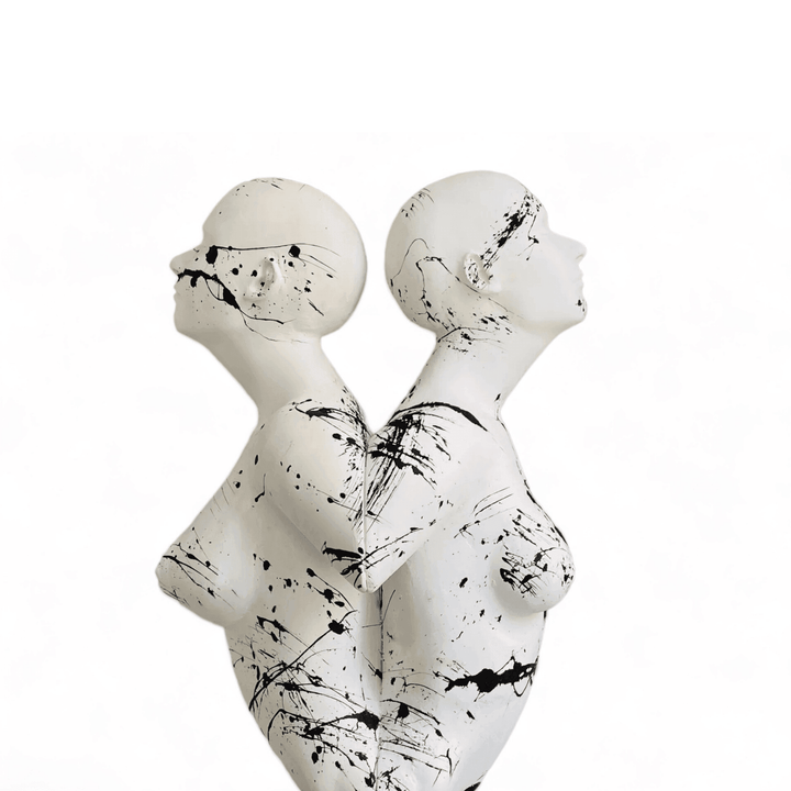 Design Two Foreigners Sculpture - vinterro