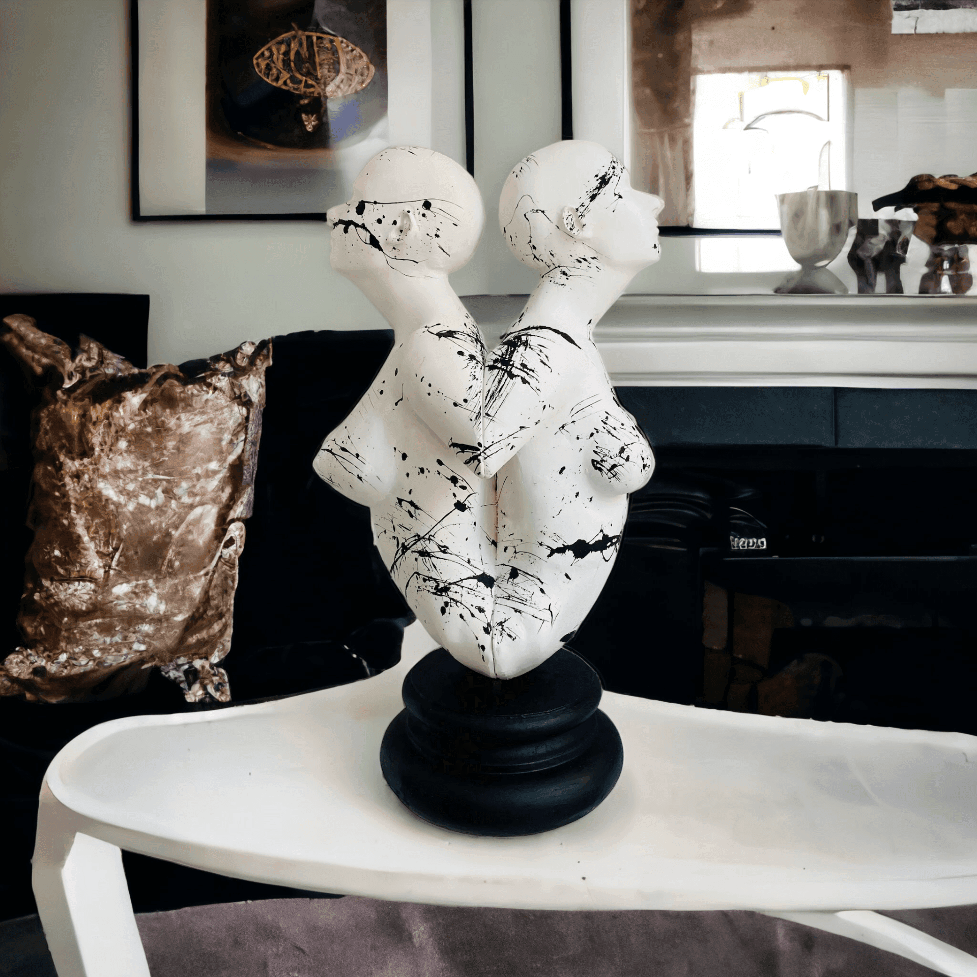 Design Two Foreigners Sculpture - vinterro