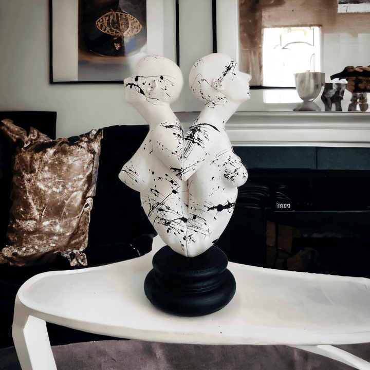 Design Two Foreigners Sculpture - vinterro