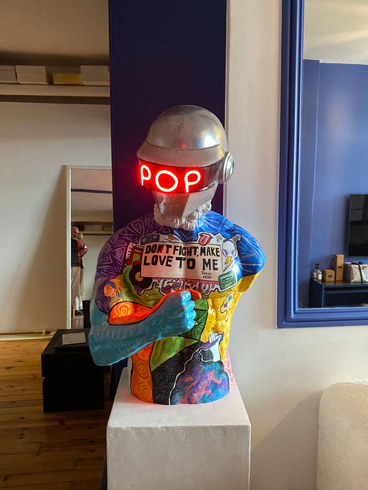 Hercules Pop Helmet Sculpture - vinterro