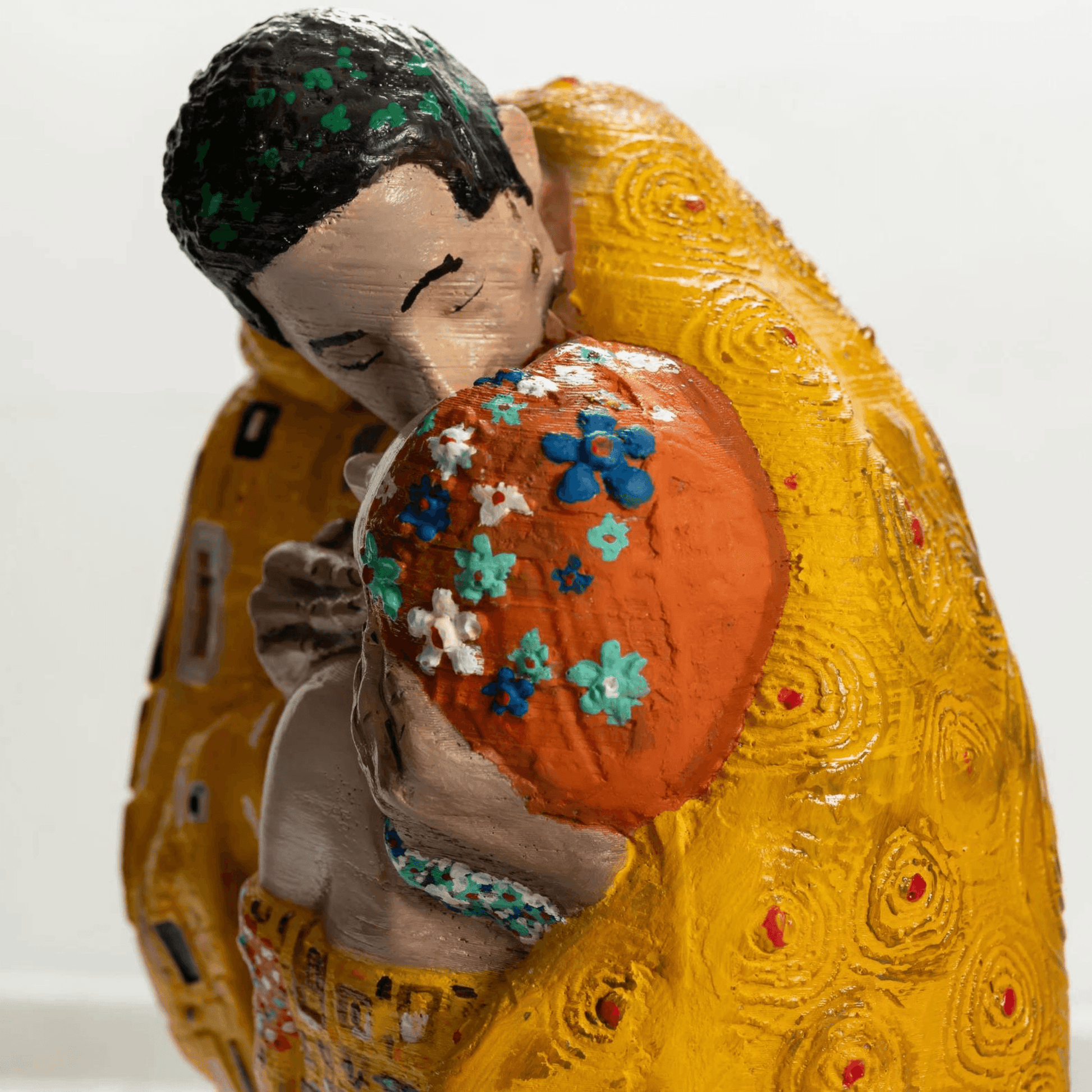 The Kiss Heykeli- Gustav Klimt - vinterro